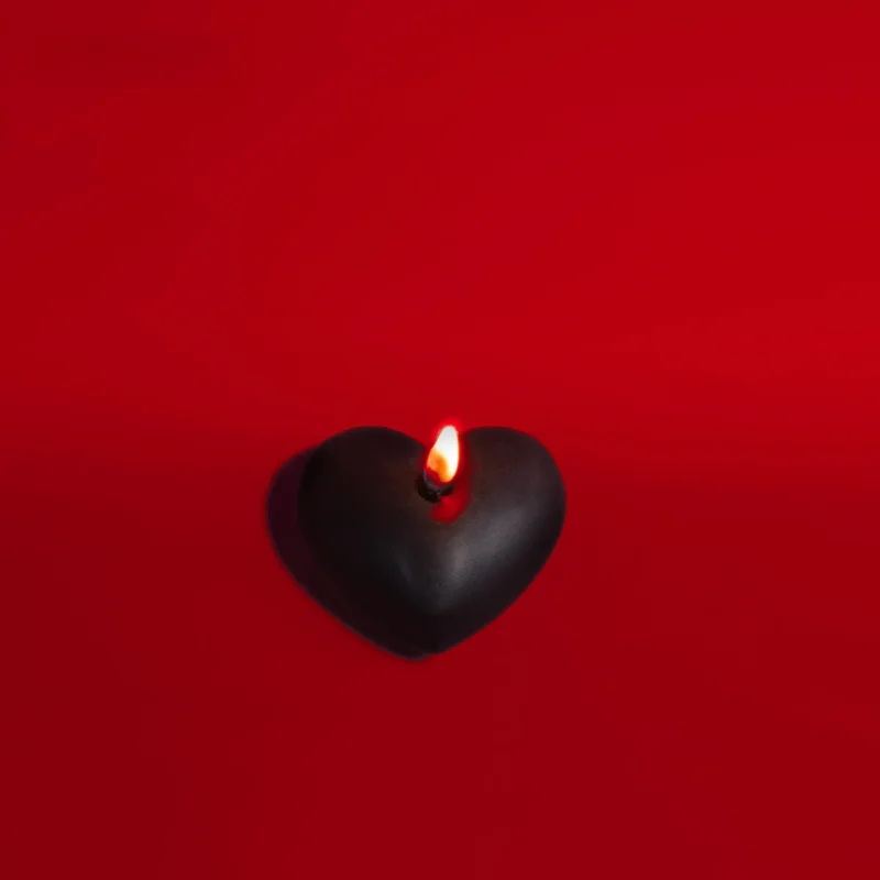 lovely heart black candles